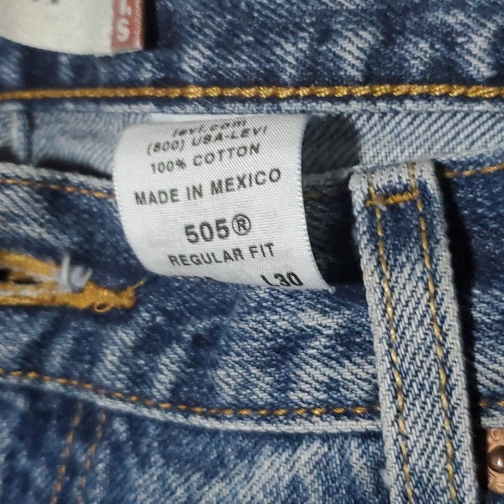 Distressed Levi's 505 - Picture 4 of 8